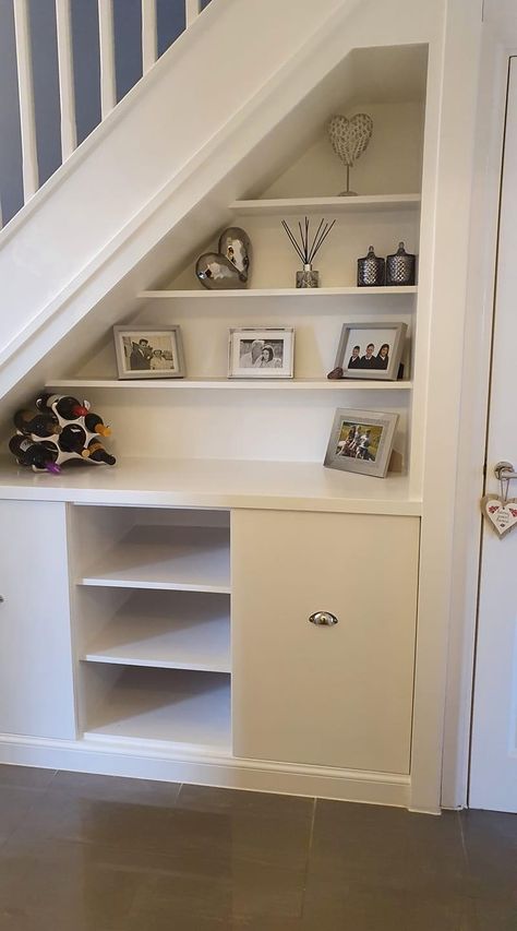 Shelves Under Stairs, Stairway Storage, Under Stairs Nook, Under Stairs Storage Solutions, Room Under Stairs, Space Under Stairs, Stair Nook, تحت الدرج, Muebles Shabby Chic