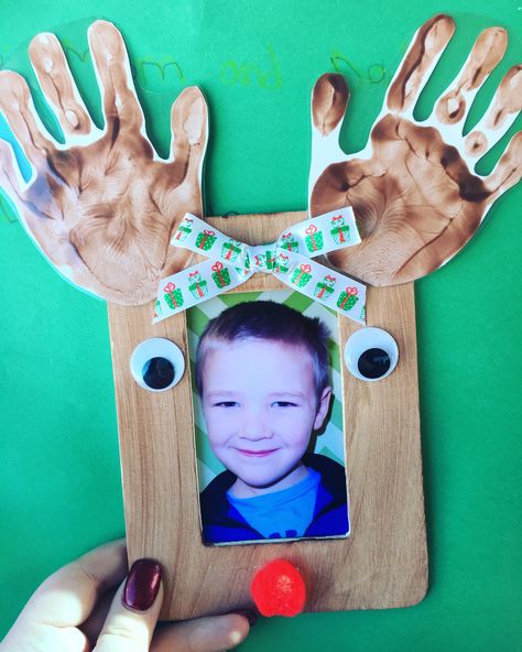 I love that teachers are so thoughtful with their projects. This gift is one of the best ever!! Reindeer picture frame!! #christmas #diy #xmas #kid #art #project #reindeer #rudolph #craft #little #hands #keepsake #forever #son #boys #love #this #frame #kids #school #crafting #idea Reindeer Picture Frame Craft, Preschool Christmas Picture Frames, Reindeer Photo Ornament, Reindeer Picture Frame, Christmas Craft With Kids Picture, Simple Christmas Present Ideas, Reindeer Photo Craft, Parent Gifts Preschool Christmas, Christmas Picture Frame Crafts For Kids