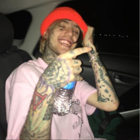 Lil Peep Rapper, Lol Peep Aesthetic, Lil Peep Pictures, Lil Peep Aesthetic, Lil Peep Wallpaper, Hellboy Tattoo, Lil Tracy, Lil Peep Hellboy, Goth Boy