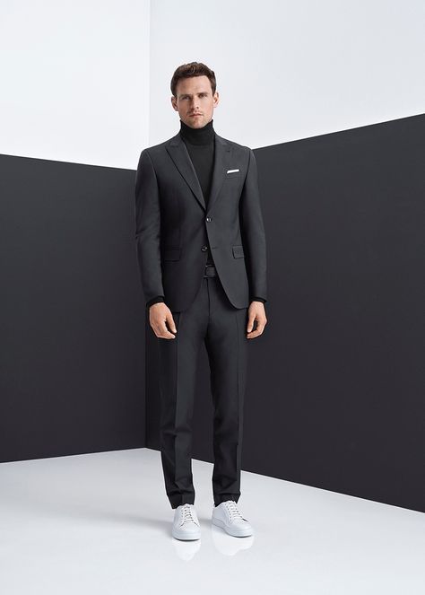 All Black Suit With Turtleneck Men, Suit With High Neck Men, White Turtleneck Outfit Men Formal, Turtle Neck Suits Men, Highneck Outfits Boys, Turtleneck Suit Men Prom, Turtleneck Suit Men, Outfit Jas, High Neck With Blazer Men