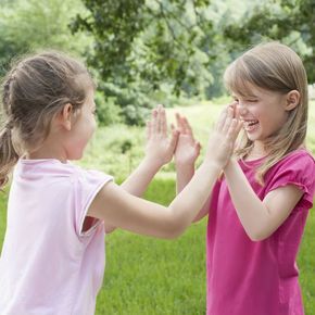 Try these fun hand clapping games and put your rhythm and coordination to the test! Hand Clapping Games, Clapping Games, Teacher Games, Body Percussion, Rainy Day Activities For Kids, Hand Games, Santa Cecilia, Brain Gym, Games For Toddlers