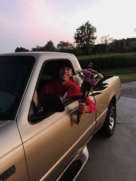 Boyfriend Giving Girlfriend Flowers, Guy Giving Flowers To A Girl, Boyfriend Bringing Flowers, Boyfriend Giving Flowers To Girlfriend, Guy Giving Girl Flowers, Boyfriend With Flowers, Boyfriend Driving Aesthetic, Truck Boyfriend, Boyfriend Driving