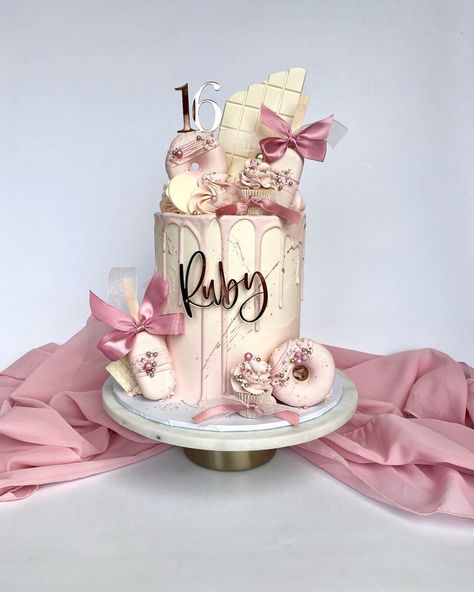 Bryn Cottage (@bryncottagex) • Instagram photos and videos Drip Cake Ideas, Sprinkle Drip Cake, Pink Drip Cake, Cakes For Teenagers, Birthday Drip Cake, Donuts Cake, Fondant Cakes Birthday, Pattern Cake, Patterned Cake