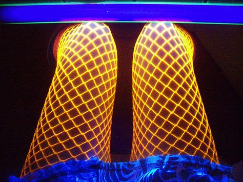 Black light fishnets Light Up Rave Outfit, Black Light Costume, Black Light Aesthetic, Black Light Party Outfit, Neon Party Outfits, Neon Birthday Party, Black Lights, Fantasy Fest, Blacklight Party