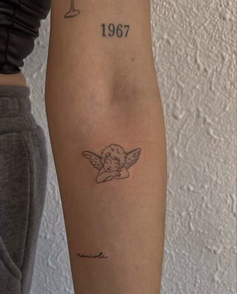 tattoo ideas | tattoo inspo | aesthetic tattoo | trendy tattoo | pretty tattoo Tattoo Inspo Aesthetic, Simple Angel Tattoos, Small Angel Tattoo, Tattoo Pretty, Pretty Tattoo, Cuff Tattoo, Angel Tattoo Designs, Trendy Tattoo, Birth Flower Tattoos