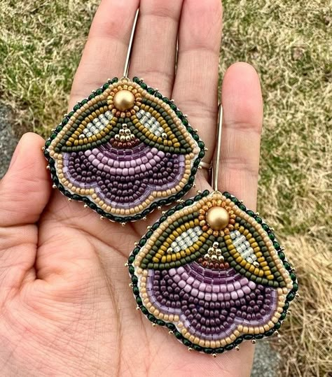 Beaded Floral Earrings, Métis Beading, Flat Earrings, Native Earrings, Beautiful Beaded Earring, Native Beading, Beaded Work, Ribbon Skirt, Seed Bead Jewelry Patterns