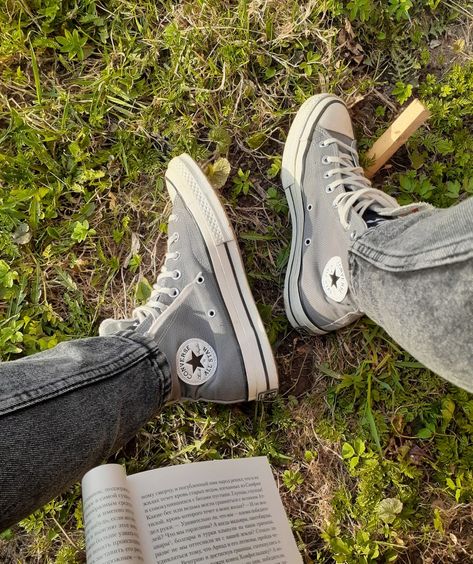 Gray Converse Aesthetic, Converse Grey Outfit, Grey Converse Aesthetic, Gray Converse Outfit, Grey Converse Outfit, Chuck 70 Converse, Converse Collection, Allstar Converse, Cool Converse