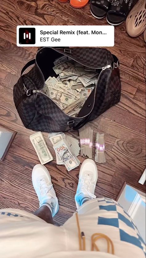 Duffle Bag With Money, Louis Vuitton Duffle, Louis Vuitton Duffle Bag, Black Baby Boys, Money Stacks, Rich Money, Lil Durk, Money Goals, Money And Happiness