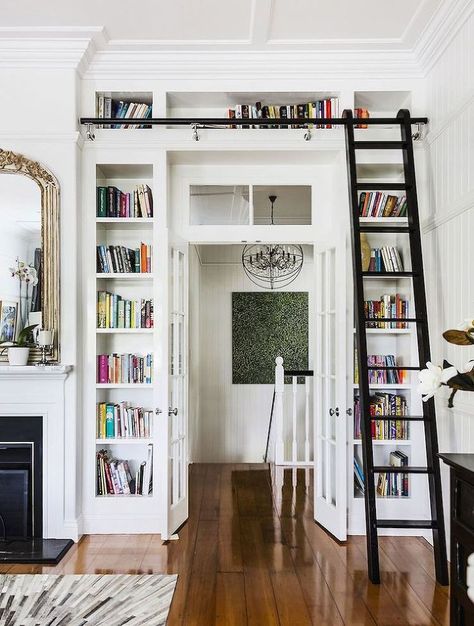 7 Dreamy Bookshelves For Book Lovers Dining Room Built Ins, Displaying Plants, Minimalist Dekor, Hamptons Style Home, Interior Design Per La Casa, A Ladder, Home Libraries, Vertical Storage, Design Del Prodotto