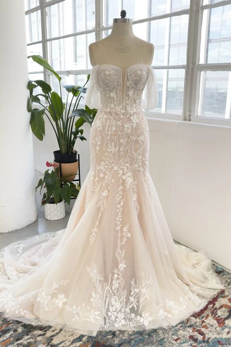 Tight Lace Wedding Dress, Mermaid Trumpet Wedding Dress, Corset Mermaid Wedding Dress, Wedding Dress Trumpet, Cap Sleeve Wedding Dress, Wedding Gatsby, Wedding Dress Off The Shoulder, Lace Tulle Wedding Dress, Evening Wedding Guest Dresses