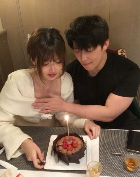 Gift Basket Ideas For Couples, رعب نفسي, Couples Vibe, My Kind Of Love, Ulzzang Couple, Ideas For Couples, Gift Basket Ideas, Korean Couple, Boyfriend Goals