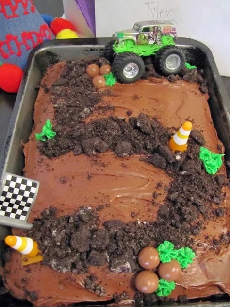 Homemade Monster Truck Themed Birthday Cake Cake Monster Truck, Monster Jam Cake, Monster Truck Birthday Cake, Truck Birthday Cake, Truck Birthday Cakes, Monster Truck Cake, Firetruck Birthday Party, Superhero Birthday Cake, Truck Cake