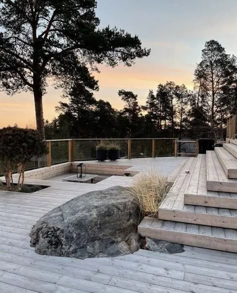 a pretty multi level outdoor space with a bleached deck, some steps, a sunken conversation pit, rocks and trees Straight Landscape Ideas, Hamptons Deck Outdoor, Scandinavian Backyard Ideas, How To Level Sloped Backyard, Sunken Conversation Pit, Front Yard Landscape Design, Beginners Garden, Design Garden Ideas, Front Yard Landscape