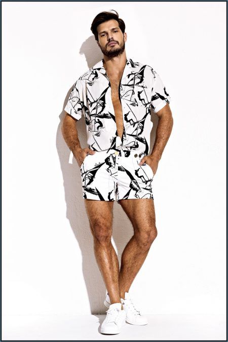 Charlie by Matthew Zink Resort 2017 Collection Mens Beach Style, Romper Men, Mens Casual Outfits Summer, Gay Fashion, Summer Attire, African Men Fashion, Romper Outfit, Men Fashion Casual Outfits, Summer Outfits Men