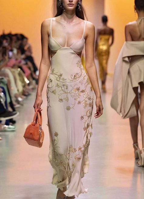 Runway Outfits, Georges Hobeika, Victoria Secret Fashion Show, Casual Work Outfits, Women Wedding Guest Dresses, Formal Attire, Casual Clothing, Corset Dress, Work Casual