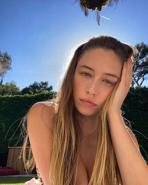 elsie hewitt on Instagram: “*link in bio* i’m opening up my close friends list & the link is in my bio & story to sign up ! i’ve been so inspired by everyone’s voices…” Elsie Hewitt Model, Tess Holloway No Makeup, Elsie Hewitt, Halter Bodycon Dress, Friends List, Mini Prom Dresses, Instagram Link In Bio, Plus Size Mini Dresses, Altered Photo