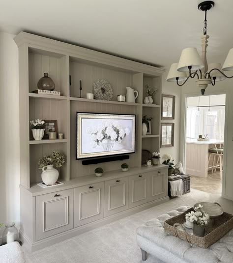 Modern Country Tv Wall, Country Style Media Wall, Country Media Wall, Traditional Media Wall, Family Room Couch Ideas, Living Room Built Ins With Tv, Living Room Built In Units, Modern Country Living Room, Gray Room Ideas