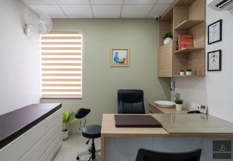 Hospital Opd Room Interior Design, Clinic Setup Ideas, Hospital Consultation Room Design, Ayurvedic Hospital Interior Design, Doctors Clinic Design Interiors, Doctor Room Design Interiors, Opd Room Interior Design, Ayurveda Clinic Interior Design, Doctor Chamber Interior Design