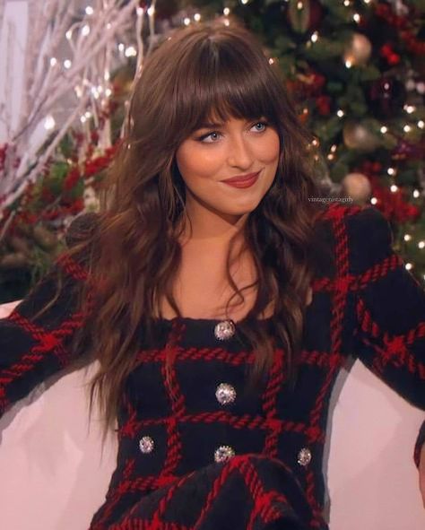 Dakota Johnson Bangs, Dakota Johnson Hair, Dakota Johnson Style, Melanie Griffith, Mtv Movie Awards, Long Hair With Bangs, Hair Envy, Dakota Johnson, Brunette Hair