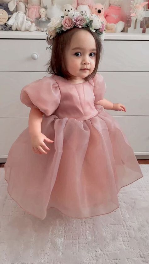 Beautiful Ethnic Dress Unique Birthday Dress, Birthday Dress Designs, Baby Girl Dresses For Wedding, Eid Dress Design, Sis Quotes, I Am Present, Baby Princess Dress, Dress Designs For Girls