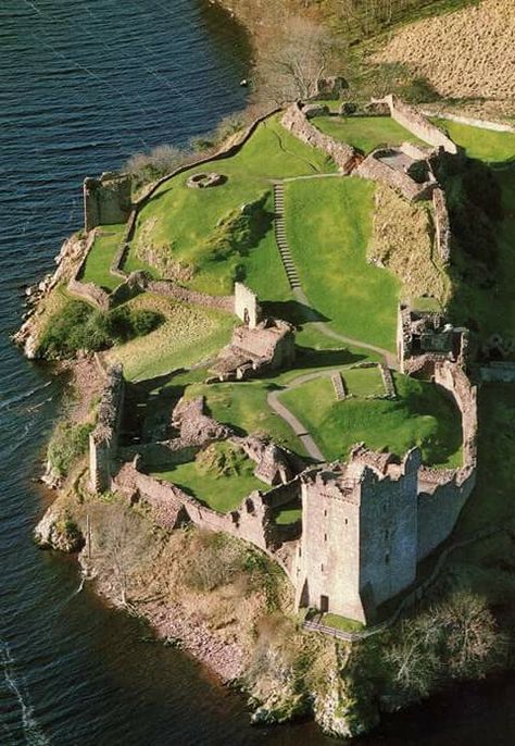 Urquhart Castle.Scotland. Urquhart Castle, British Castles, King Robert, Green Island, Castle Scotland, Scotland Castles, Itinerary Planning, Abandoned Castles, Scottish Castles