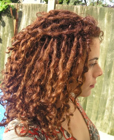 love this Partial Dreads Curly Hair, Dreads With Curls, Curly Hair Dreads, Future Dreads, Dreadlock Inspiration, Dynamic Hair, Dread Inspiration, Dreadlock Journey, Pretty Dreads