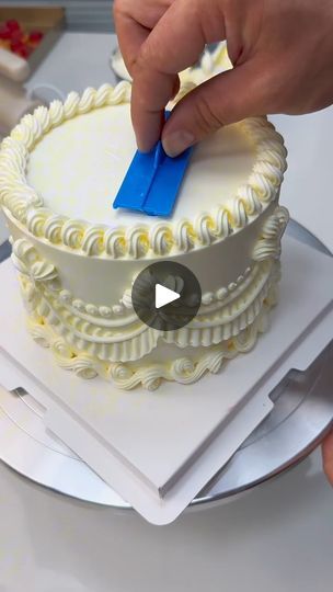 Easy Birthday Cake Decorating Men, Butter Icing Cake Designs For Men, Decorate Chocolate Cake Ideas Birthdays, Chocolate Frosted Cake Decorating Ideas, Chocolate Cake Designs For Men, Recipes With Few Ingredients, Cake Decorating Frosting, Birthday Cake Chocolate, Birthday Cake Decorating