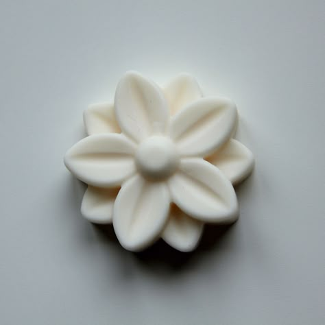 Soap Carving Ideas Easy Flower, Simple Soap Carving Patterns, Soap Carving Ideas Easy Perla, Soap Carving Design, Perla Soap Sculpture Easy, Soap Carving Design Easy, Easy Soap Carving, Perla Soap Sculpture, Soap Carving Ideas Easy