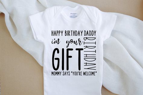 Happy birthday daddy custom Gerber® Onesies® Brand Bodysuits Onesies Baby, Modern Maternity, Custom Onesies, Happy Birthday Dad, Stylish Maternity Outfits, Baby Necessities, Dad Baby