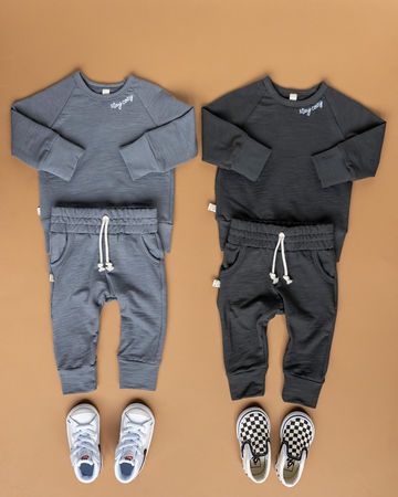 Twin Boy Outfits, Luxury Kids Clothes, Twins Boys, Luxury Baby Clothes, Baby Life Hacks, Twin Outfits, Twin Boys, Green Baby