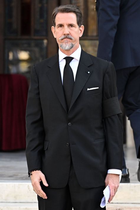 “#NEW Crown Prince Pavlos has arrived at the Metropolitan Cathedral in Athens for the funeral of his father, Former King Constantine 🇬🇷 📷: @royalfocus1” Prince Pavlos Of Greece, King Constantine Ii Of Greece, Pavlos Of Greece, Constantine Ii Of Greece, Royal Family Of Greece, Greek Royalty, Greek Royal Family, George Vi, King Queen