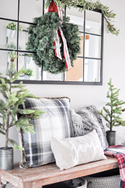 Come tour our Cozy Christmas Entryway decorated with comfy pillows, blankets and even a little hidden shoe storage! Diy Shabby Chic Christmas, Shabby Chic Christmas Decorations, Christmas Foyer, Outdoor Christmas Diy, Chic Christmas Decor, Christmas Entryway, Comfy Pillows, Comfortable Pillows, Shabby Chic Christmas