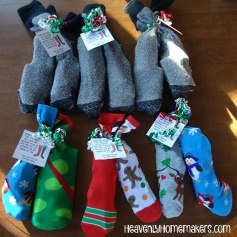 Christmas Socks Exchange, Christmas Socks Gift, Christmas Gift Exchange, Christmas Games For Family, Christmas Sock, Christmas Gifts For Coworkers, Socks Gift, Christmas Party Games, Mom Christmas