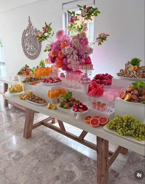 Sommer Mad, Catering Food Displays, Party Food Buffet, Brunch Table, Catering Ideas Food, Birthday Brunch, Food Displays, Catering Food, Table Set Up