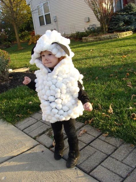 Cute and Cuddly: 12 DIY Animal Costumes for Kids Homemade Animal Costumes, Diy Sheep Costume, Nursery Rhyme Costume, Farm Costumes, Farm Animal Costumes, Diy Sheep, Sheep Costume, Animal Costumes For Kids, Sheep Costumes