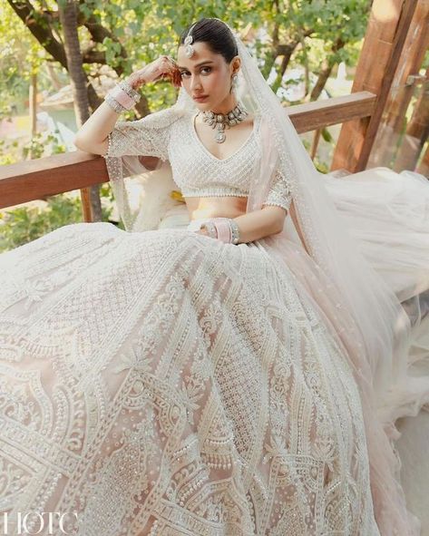 15+ Luxury and Premium Bridal Designers For Brides Who Don't Want Sabyasachi! Pink Chooda, White Indian Wedding Dress, Surreal Wedding, Bridal Lenghas, White Bridal Lehenga, Cousin Wedding, Lehenga White, Dresses Images, Pink Bridal Lehenga