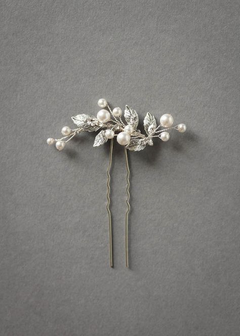 Delicate bridal hair pins for the modern bride - TANIA MARAS | bespoke wedding headpieces + wedding veils Hair Pins Diy, Pearl Hair Pin, Accessories Minimalist, Wedding Headpieces, Minimalist Bride, Headpiece Jewelry, Hair Accessories Pearl, Hair Adornments, Pearl Hair Pins