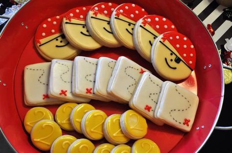 Pirate Cookies, Pirate Coins, Pirate Cake, Kids Themed Birthday Parties, Sugar Cookie Designs, Cake Business, Pirate Birthday, Cookie Icing, Mouth Watering Food