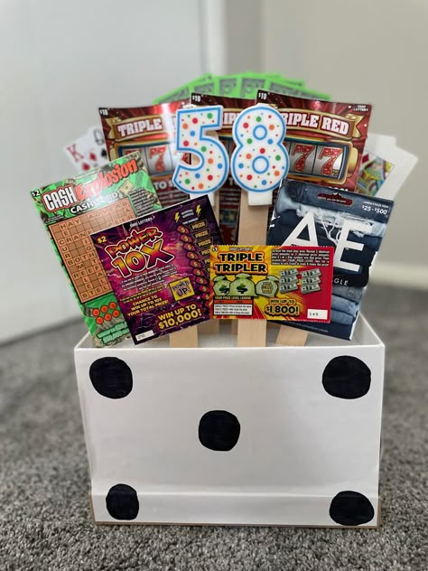 Casino Basket Ideas, 50th Birthday Casino Theme, Casino Gift Ideas, Casino Theme Gift, Diy 50th Birthday Card, Birthday Card Holder, Tricky Tray, 25 Year Anniversary Gift, Moms 60th