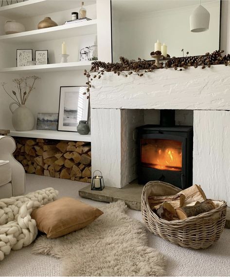 Corner Tv Next To Fireplace, Cosy Fireplace Aesthetic, Open Fire Living Room, Log Burner Fireplace Ideas Modern, Hawaii Living Room, Living Room With Log Burner, Small Living Room Ideas With Fireplace, Snug Ideas, Cottage Lounge