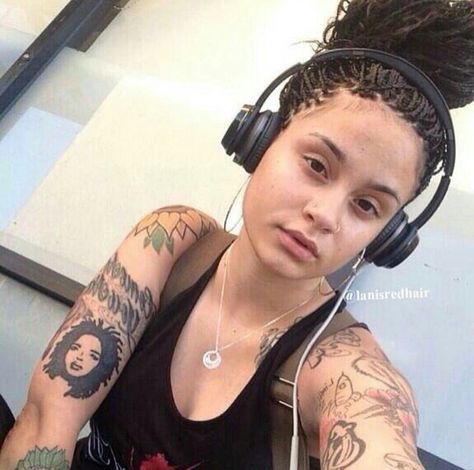 Kehlani throwback to the braids Kehlani Selfies, Kehlani Parrish, Kehlani, Savage X Fenty, Polynesian Tattoo, Selfies, Cross Necklace, Beauty Hacks, Braids