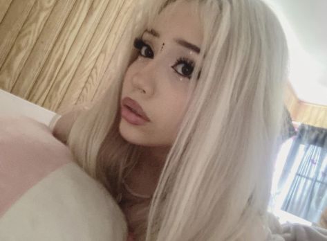 lilianarose726 Blonde Grunge Makeup, Blonde Hair Baddie, Platinum Blonde Hair With Bangs, Emo Blonde, Meme Temp, Blonde Goth, Angel Makeup, Makeup For Blondes, Platinum Hair