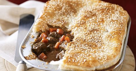 Warm up on those cold evenings with this comforting beef and beer pie. Beef And Ale Pie, Steak And Guinness Pie, Carrot Pie, Beef Pie Recipe, Steak And Kidney Pie, Beef Chuck Steaks, Beef Pie, Ale Pie, Steak And Ale