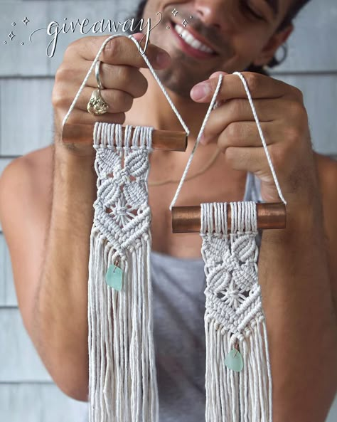 Michael Gabrielle on Instagram: “⭐️ giveaway time! ⭐️ giveaway time! ⭐️ my pals! you and a pal could win this lil pair of pals!! here’s my challenge for you: first, like &…” Tiny Macrame, Art Macramé, Makramee Diy, Macrame Wall Hanging Diy, Mini Macrame, Macrame Curtain, Macrame Hanger, Instagram Giveaway, Giveaway Time