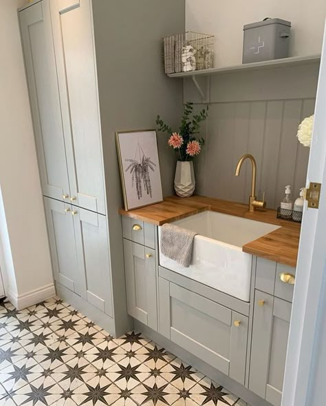 Utility Room Inspiration, Utility Room Storage, Small Utility Room, Utility Room Designs, Small Utility, Dream Laundry Room, Mudroom Laundry Room, Laundry Room Layouts, Downstairs Loo