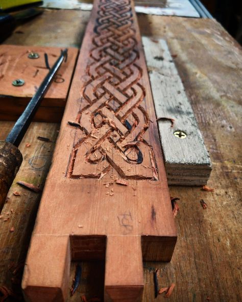 Celtic Woodwork, Viking Wood Carving Pattern, Nordic Wood Carving, Celtic Wood Carving, Viking Woodworking, Viking Wood Carving, Celtic Carving, Viking Carving, Viking Tent