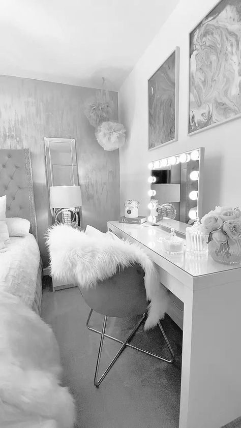 Silver Room Decor Bedroom Luxury, White Grey Silver Bedroom, Light Grey Aesthetic Bedroom, Bed Ideas Single, Chavvy Room, Bedroom Ideas Grey And White, White And Grey Room, Room Inspiration White, Light Grey Room