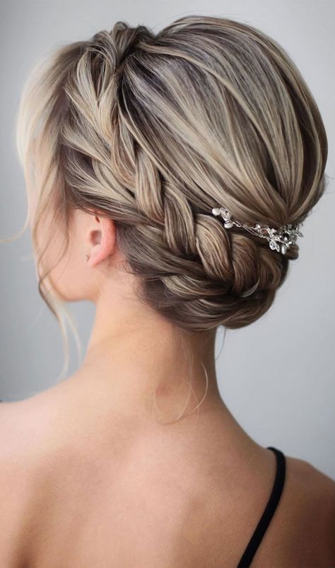 100 Beautiful updo hairstyles , wedding updos, bridal updos ,messy updo hairstyles ,hairstyle #hairstyle #weddinghair #updo #upstyle elegant bridal hairstyle Messy Hair Updo, Romantic Wedding Hair, Prom Hairstyles For Short Hair, Bridal Hair Updo, Homecoming Hairstyles Updos, Peinados Recogidos, Peinados Fáciles Para Cabello Corto, Wedding Hair Inspiration, Low Bun