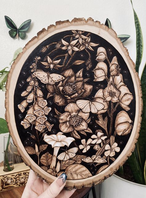 Flower Pyrography, Pyrography Flowers, Grandma Frame, Woodburning Art, Poison Garden, Rustic Wood Projects, Wood Burning Patterns Stencil, Wood Burn Designs, Mushroom Crafts