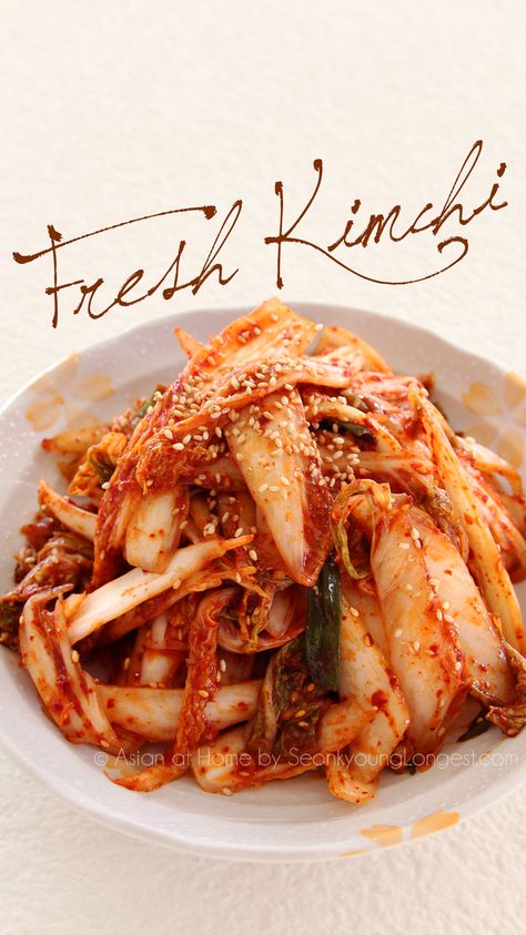 Fresh Kimchi Recipe, Asian At Home, Spicy Miso Ramen Recipe, Doenjang Recipe, Koreansk Mad, Fresh Kimchi, Korean Holidays, Bulgogi Recipe, Seonkyoung Longest